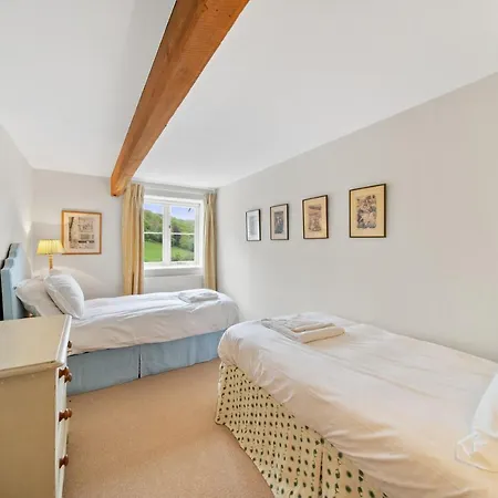 Pass The Keys Large 3 Bed Country With Stunning Views