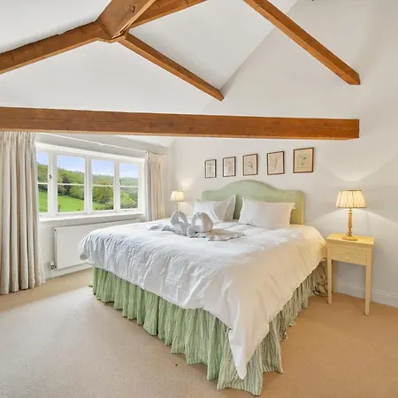Pass The Keys Large 3 Bed Country With Stunning Views * York