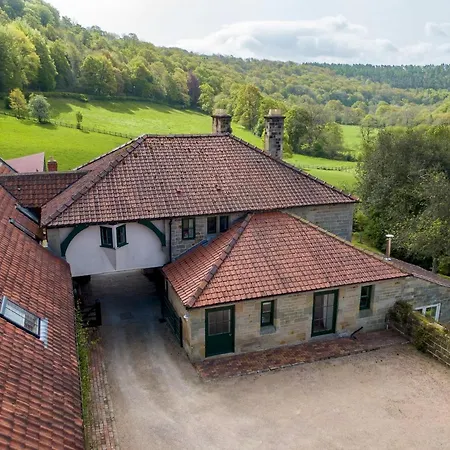Pass The Keys Large 3 Bed Country With Stunning Views *