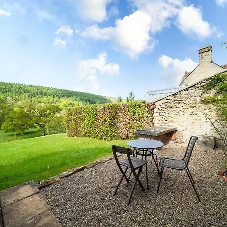 Pass The Keys Large 3 Bed Country With Stunning Views