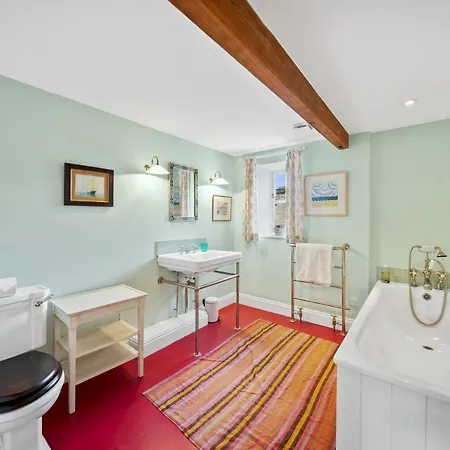Pass The Keys Large 3 Bed Country With Stunning Views