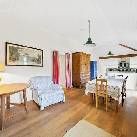 Pass The Keys Large 3 Bed Country With Stunning Views יורק